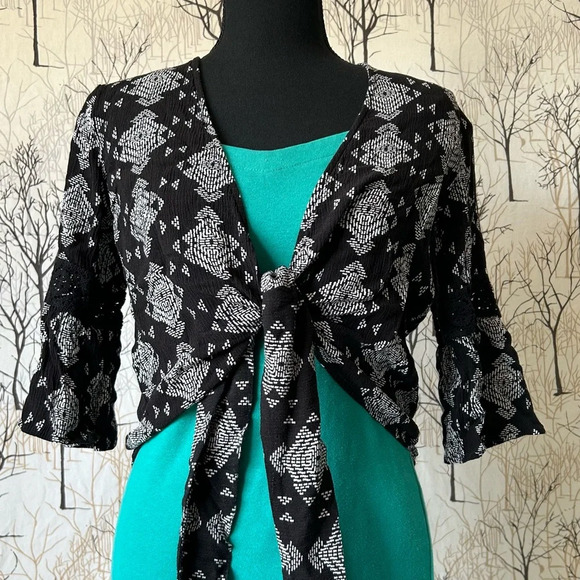 3/4 Bell Sleeves Cropped Shrug Bolero Cardigan Xhilaration Black and White Boho - Picture 1 of 12